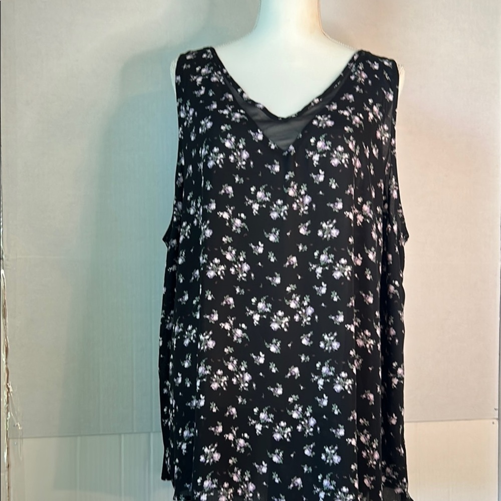 Maurice’s Black Floral Insert V-Neck Flowy Lightweight Tank Top. Size 2X